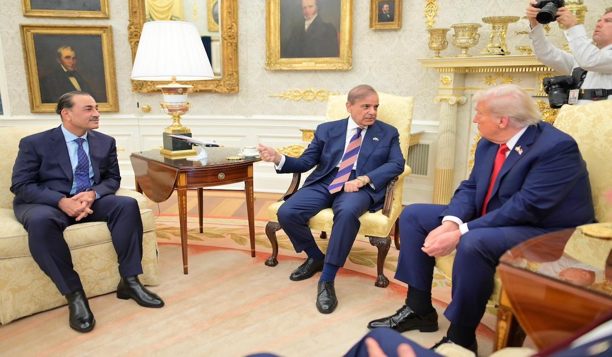 PM Shehbaz Meets Trump at White House, Discusses Security, Counterterrorism, and Regional Peace