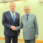 Pakistan, Russia Vow to Expand Cooperation in Trade, Energy and Connectivity