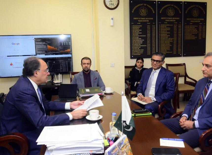 Finance Minister, New UK Envoy Discuss Expanding Pakistan-UK Economic Partnership