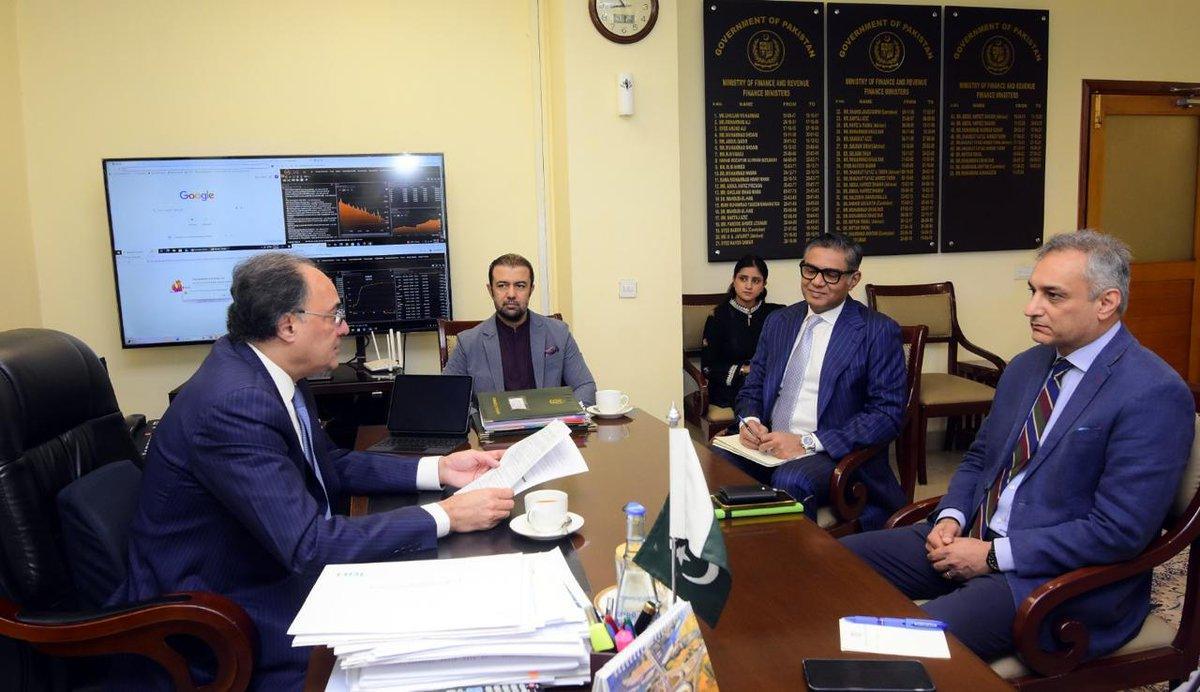 Finance Minister, New UK Envoy Discuss Expanding Pakistan-UK Economic Partnership